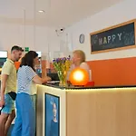 Happy Hotel 2*