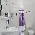 Ξενοδοχείο Happy 2*