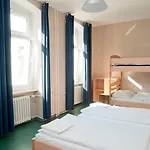 Happy Hotel 2*