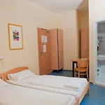 Happy Hotel 2*