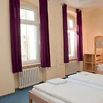 Happy Hotel 2*