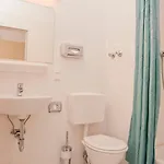 Happy Hotel 2*